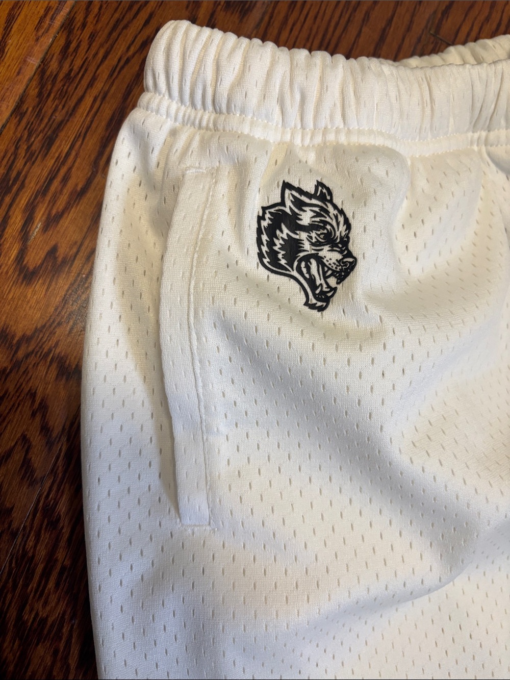 Darc Sport Marvel Collab Corazón White Mesh Shorts Size: Medium NWT - Picture 5 of 6